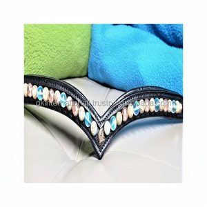 Bande de sourcils en cuir noir en forme de V, meetu, canal vide et rembourrage avec teelle et cuivre, perles colorées de 10mm, prix en gros - Product Image 1