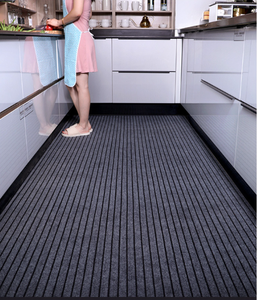 Tapis de cuisine en TPR écologique à poils courts, antidérapant, résistant à l'huile, avec design à rainures longues, style nordique - Product Image 1