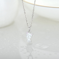 Collier Pendentif Chat Adorable en Argent Sterling 925 avec Émail et Accents de Zircon Cubique, Breloque Chaton Ludique pour Amoureux des Chats, Vente en Gros