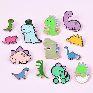 Badges de souvenir d'anime en métal plaqué nickel noir en gros, badges de casquette en émail doux personnalisés avec des motifs de dessins animés mignons - Product Image 2