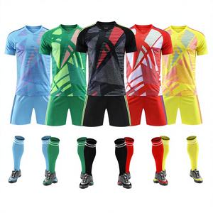 Custom Sublimatie Voetbaltenues Set Trainingspakken Snel Droogend Ademend Polyester Voetbalshirt - Product Image 1