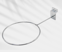 Großhandel Wandmontierter Mesh-Hakenhalter aus Metall, Chrom, Kreuz, Oval, für Fußball oder Basketball, Display-Ständer, Slatwall-Haken