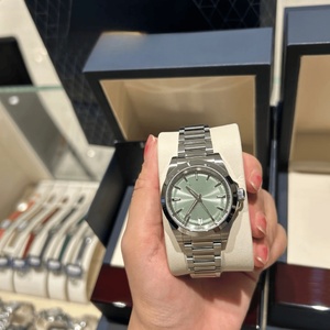 นาฬิกาควอตซ์หน้าปัดทรงกลมแบบ unisex สายสแตนเลสสีเขียวและสีน้ำเงิน สำหรับใส่ลำลองและเป็นทางการ ยี่ห้อ Longinesing - Product Image 3