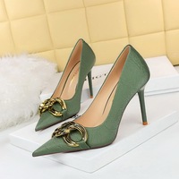 Nouvelles chaussures à talons hauts de luxe à bout pointu pour femmes