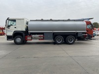 Camions Howo 6x4 à conduite stable, camion-citerne à 6 roues motrices, véhicule de transport longue distance essence/diesel en Afrique à vendre