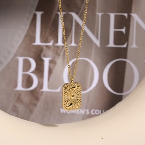 Collier en acier inoxydable fin, motif mains en prière carrées, inaltérable - Product Image 4