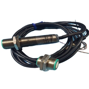 Sensor de Doble Lámina UDC-18GM-400-3E1 para Automatización Industrial, 24V 80A, Material PVC, 1 Año de Garantía - Product Image 1