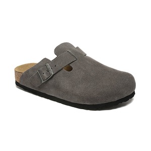 <span class=keywords><strong>Sabots</strong></span> Boston en daim taupe Tendance Printemps 2026 Mules orthopédiques du fabricant Semelle en liège souple Pantoufles à semelle souple Vente en gros Logo personnalisé - Product Image 1
