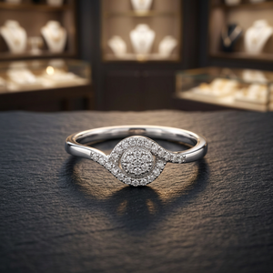 Anillo Clásico de Plata 925 con Diamantes para Mujer, Corte Brillante Redondo, Engaste Pavé, Estilo Compromiso - Product Image 1