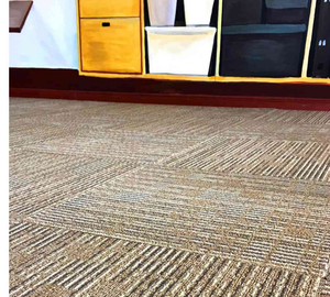 <span class=keywords><strong>Bilder</strong></span> von Teppichfliesen für den Boden Selbstklebende Teppichfliesen in Goldfarbe Einfarbige Teppichfliesen mit PVC-Rückseite - Product Image 4