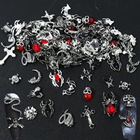 50Pcs Gothique Punk Style Nail Art Charmes 3D Coeur Croix Halloween Crâne Amour Chaîne Pendentif Conception Nail Décoration Accessoires