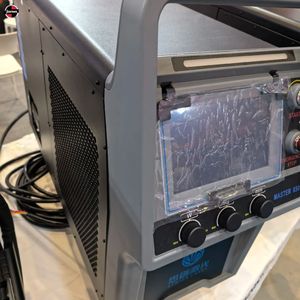 เครื่องเชื่อมไฟเบอร์เลเซอร์แบบมือถือ Strion Laser Master X50 สำหรับงานเชื่อมโลหะในอุตสาหกรรมการบิน ยานยนต์ และการแพทย์ - Product Image 2