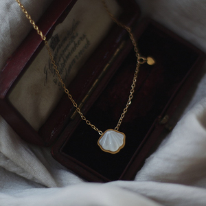 Collar con Colgante de Concha de Cauri Natural Blanca, Joyería de Acero Inoxidable Chapada en Oro de 18k PVD Personalizada al por Mayor de MICCI - Product Image 3