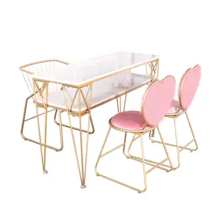 Yeni tasarım moda güzellik tırnak salonu pembe manikür masası ve kalp sandalye seti