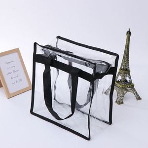 Sac fourre-tout de voyage imperméable en PVC transparent tendance avec fermeture éclair et bandoulière réglable - Product Image 4