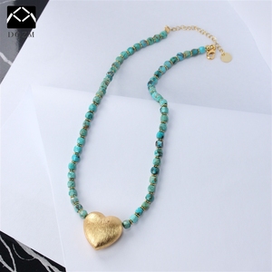 Collar <span class=keywords><strong>con</strong></span> Colgante de Corazón <span class=keywords><strong>con</strong></span> Cuentas de Encaje Turquesa y Chapado en Oro Real, Unisex, Moderno, <span class=keywords><strong>Hecho</strong></span> de Latón Natural - Product Image 5
