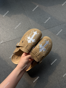 Closed breathable soft sole soft shoes, new fashionable and high-quality velvet, one foot lightweight wooden sole slippers - Product Image 3