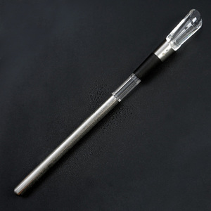 Décanter à vin en acier inoxydable en stock et bâton de refoulement 2-en-1 pour vin rouge, style minimaliste - Product Image 4