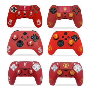 Funda de Silicona Suave con Agarre de Serigrafía de Club de Fútbol para Joysticks Dualsense PS5 <span class=keywords><strong>PS4</strong></span> Xbox Series y Controladores Gamepad - Product Image 1