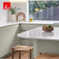 Armoire de cuisine Alland moderne minimaliste, finition mate vert sauge mat, bord arrondi incurvé, partie supérieure cannelée et rainurée