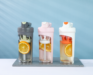 Bouteille d'eau de sport sans BPA avec paille <span class=keywords><strong>shaker</strong></span> Logo personnalisé Gym Fitness Tumbler Boisson aux fruits Articles en plastique vente en gros - Product Image 2