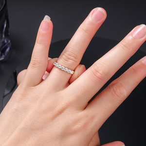 Bague de mariage et d'anniversaire pour femme, 7 pierres, diamant de laboratoire taille brillant couleur D, argent 925 plaqué rhodium, certifiée IGI, classique - Product Image 6