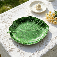 Assiette de Présentation Réutilisable en Forme de Feuille Style Américain, Design Personnalisable pour Mariages et Traiteurs