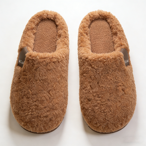 Mules en polaire Teddy pour femmes avec logo personnalisé, pantoufles en peluche pour la maison avec étiquette tissée personnalisée pour un usage intérieur - Product Image 2