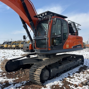 Excavadora Usada Doosan DX300LC de 30 Toneladas con Motor Isuzu y Bomba para Movimiento de Tierras en Subterrenos de Carreteras y Canales Principales de Irrigación - Product Image 3