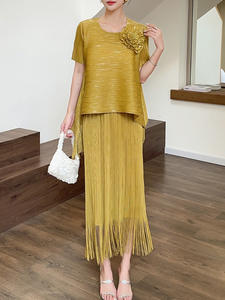 Nuovo Completo Plissettato Oversize da Donna di Miyake con Dettagli Dorati - Product Image 6