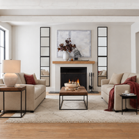Canapé en lin de luxe sur mesure à deux places avec structure en bouleau rembourrée, coussins en mousse et oreillers doux pour salon de villa moderne