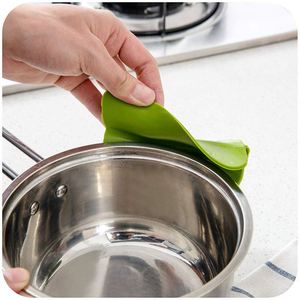 Imbuto per zuppa in Silicone cucina dedicata pentole antigoccia intorno al deflettore del bordo della bocca - Product Image 6