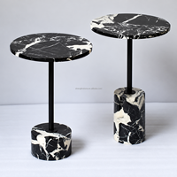 Table d'appoint ronde sur mesure en marbre noir avec base cylindrique et pied en métal pour salon commercial et coin canapé résidentiel