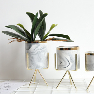 Pegamento suave con hojas de orquídeas y mariposas, hoja de cimbidio Artificial de tres tamaños para decoración del hogar, venta al por mayor - Product Image 3