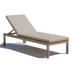 Tumbona Moderna de Ratán con Reposacabezas Ajustable Manual, Patas Cónicas, Sin Brazos, Cojín de Poliéster, para Uso en Exteriores - Product Image 1