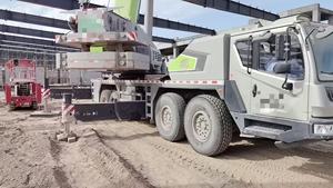 Grue sur chenilles Zoomlion ZCC100 de 100 tonnes, modèle 2023, de marque de premier plan, avec pompe de boîte de vitesses, moteur PLC et moteur principal - Prix avantageux, occasion à vendre - Product Image 2