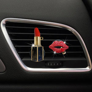 Diffuseur de voiture Créativité Rouge à lèvres Aromathérapie Clip <span class=keywords><strong>d</strong></span>'échappement Parfum <span class=keywords><strong>D</strong></span>ésodorisant Diffuseur de voiture <span class=keywords><strong>D</strong></span>écoration intérieure 2024 - Product Image 3