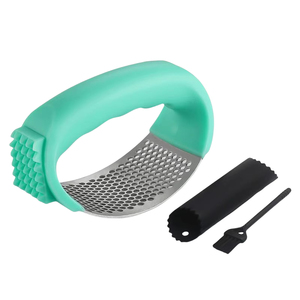 Prensa de Ajo de Acero Inoxidable al por Mayor con Pelador, Cepillo de Limpieza, Set de Balancín y Picador para Trituración sin Esfuerzo - Product Image 3