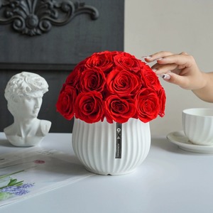 تصميم مستقبلي كلاسيكي ريفن ترافرتين فينيسي مع وردة مجففة محفوظة للأبد للزينة المركزية - Product Image 3