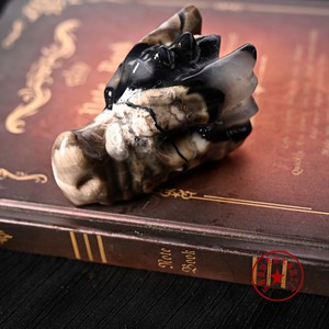 Venta al por mayor artesanías de cristal natural hecho a mano ágata cabeza de dragón volcán grabado adornos de escritorio de Navidad - Product Image 5