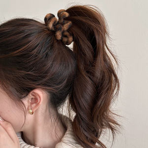 Attaches de cheveux en <span class=keywords><strong>spirale</strong></span> à imprimé léopard pour femmes, mode, attaches de cheveux en cordon téléphonique, sans plis, élastiques pour cheveux, pour queue de cheval - Product Image 4