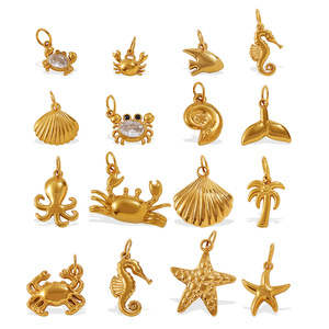 Tesoros del Océano |   Dijes de Acero Inoxidable con Baño de Oro PVD de 18K con Diseño de Vida Marina |   Colgantes Marinos Duraderos, Impermeables e Hipoalergénicos - Product Image 2