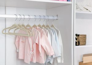 Cintres en velours de qualité supérieure, antidérapants, noirs, en plastique, à un seul niveau, pour économiser de l'espace dans les armoires et les salles de bain (vente en gros) - Product Image 4