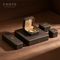 Boîte à bijoux de luxe en cuir marron FORTE avec logo personnalisé, éclairage LED, boîte cadeau pour bijoux avec éclairage LED
