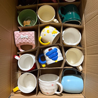 Vente en gros de tasses en céramique de forme irrégulière, mignonnes et à motifs de dessins animés, en porcelaine, pour café, thé, lait, eau, cadeau, maison, fêtes