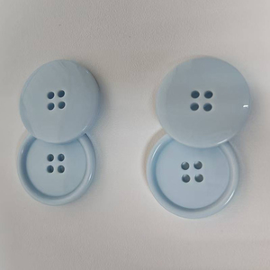 Fashion Custom Magnetic <strong>Buttons</strong> in <strong>Solid</strong> <strong>Color</strong>, 4-hole Resin for Women's Clothing and Coats. - Product Image 3