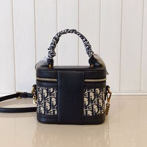 Fashionable Lady's Style <b>square</b> Handbag. With a Zipped Closure. Made of High-quality PU Material. - Product Image 6