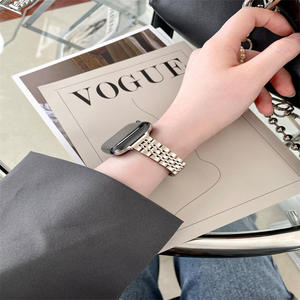 <span class=keywords><strong>Bracelet</strong></span> de montre en or personnalisé de luxe RYB pour <span class=keywords><strong>Apple</strong></span> <span class=keywords><strong>Watch</strong></span> 8 7 41 45 mm 6 5 4 Femmes <span class=keywords><strong>Bracelet</strong></span> en <span class=keywords><strong>acier</strong></span> inoxydable pour <span class=keywords><strong>bracelet</strong></span> IWatch - Product Image 3