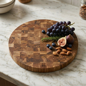 Planche à découper professionnelle en bois d'acacia à grain traversant, ronde, avec mosaïque et rainure pour les jus, pour la restauration (vente en gros) - Product Image 1
