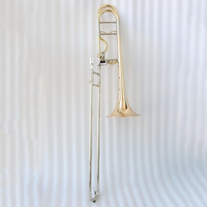 <span class=keywords><strong>Trombone</strong></span> professionnel de haute qualité ténor clair laqué Bb/F <span class=keywords><strong>plat</strong></span> jaune laiton main glisser ténor <span class=keywords><strong>Trombone</strong></span> vente OEM - Product Image 1
